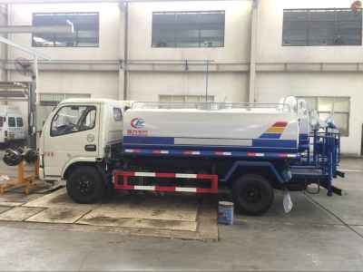 河南永城江南灑水車3.8立方市場行情及汽車物流分析